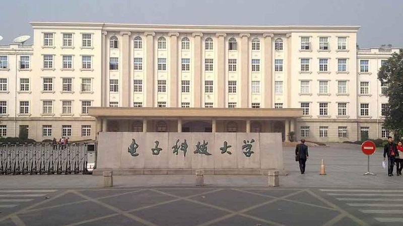 固态继电器与电磁继电器：性能与选择的较量**